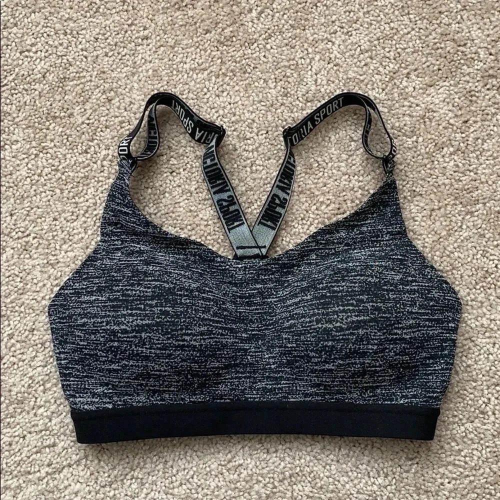 Victoria’s Secret wireless sports bra 32C